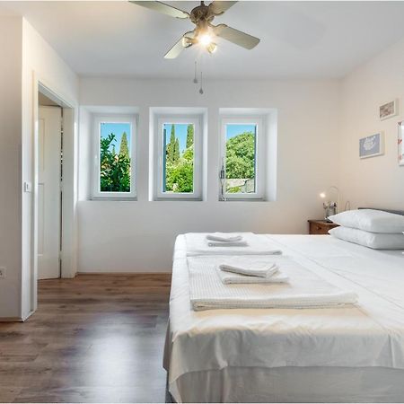 Apartment Near Old Town, Free Parking & Huge Garden Ντουμπρόβνικ Εξωτερικό φωτογραφία