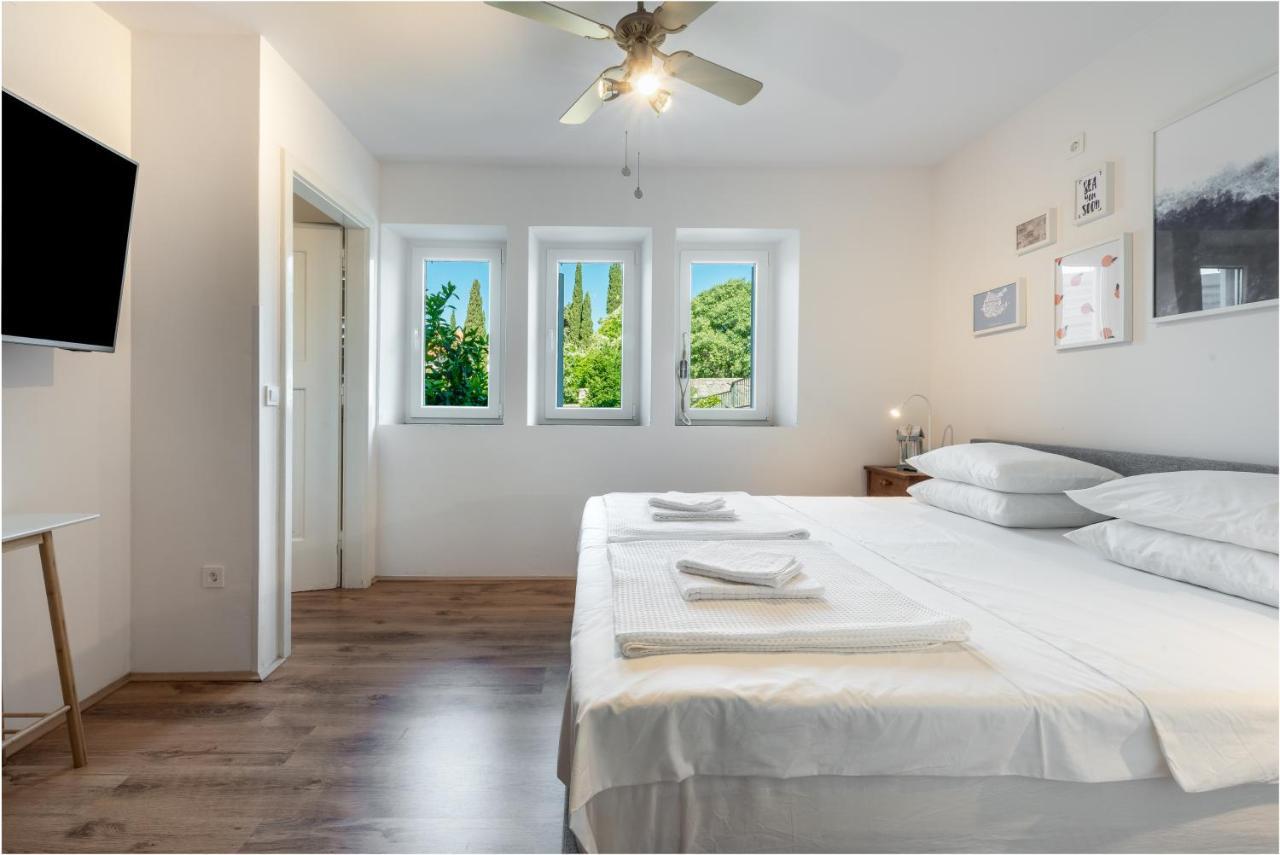 Apartment Near Old Town, Free Parking & Huge Garden Ντουμπρόβνικ Εξωτερικό φωτογραφία
