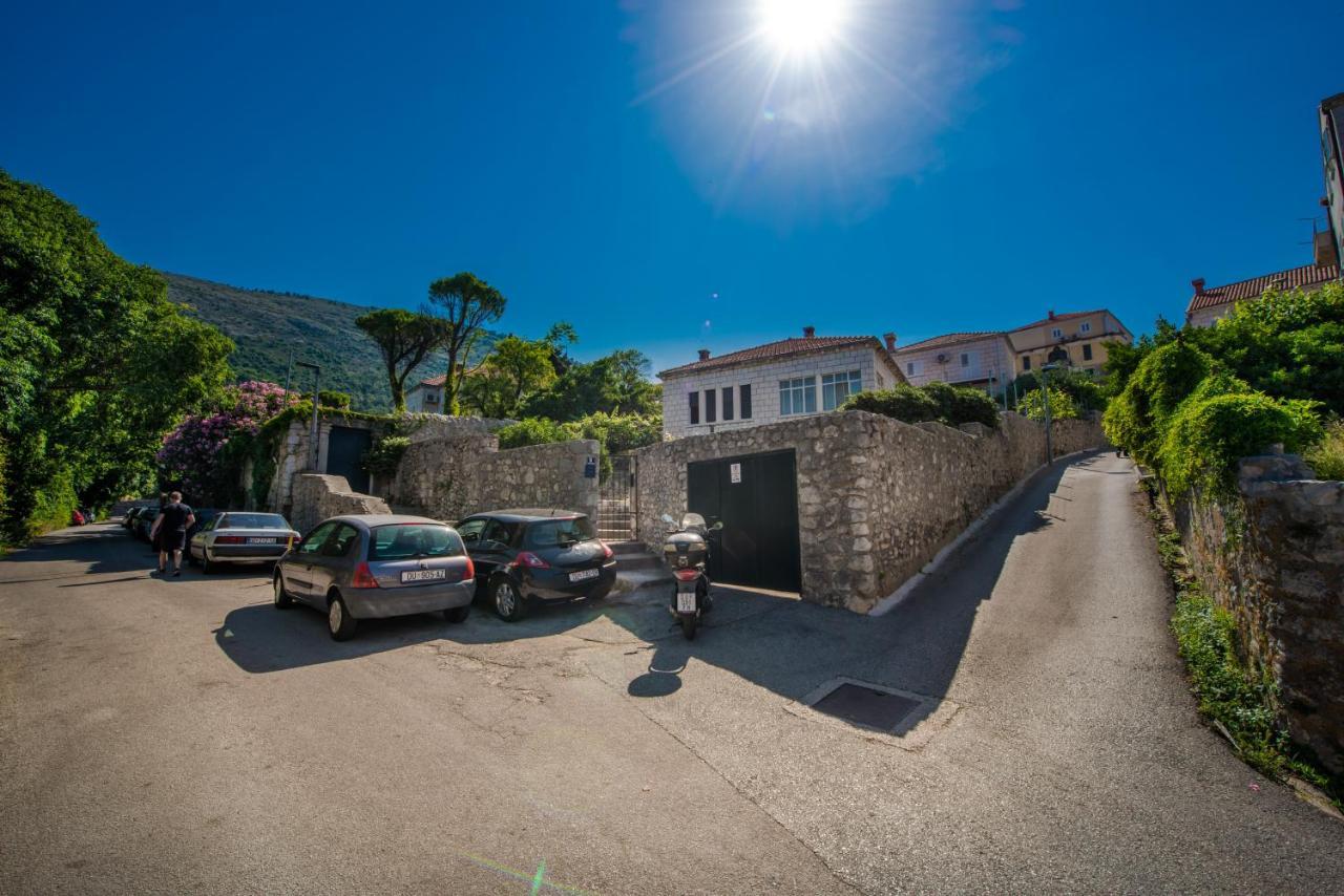 Apartment Near Old Town, Free Parking & Huge Garden Ντουμπρόβνικ Εξωτερικό φωτογραφία